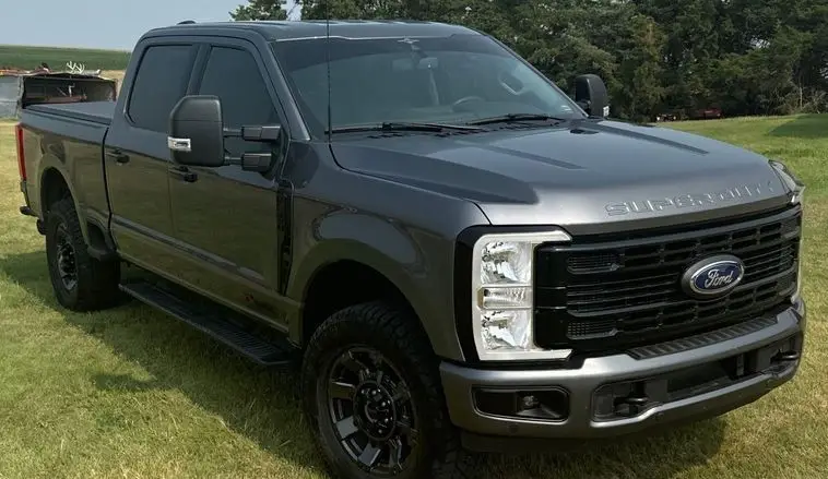 2023 Ford F250 Super Duty XLT photo 3