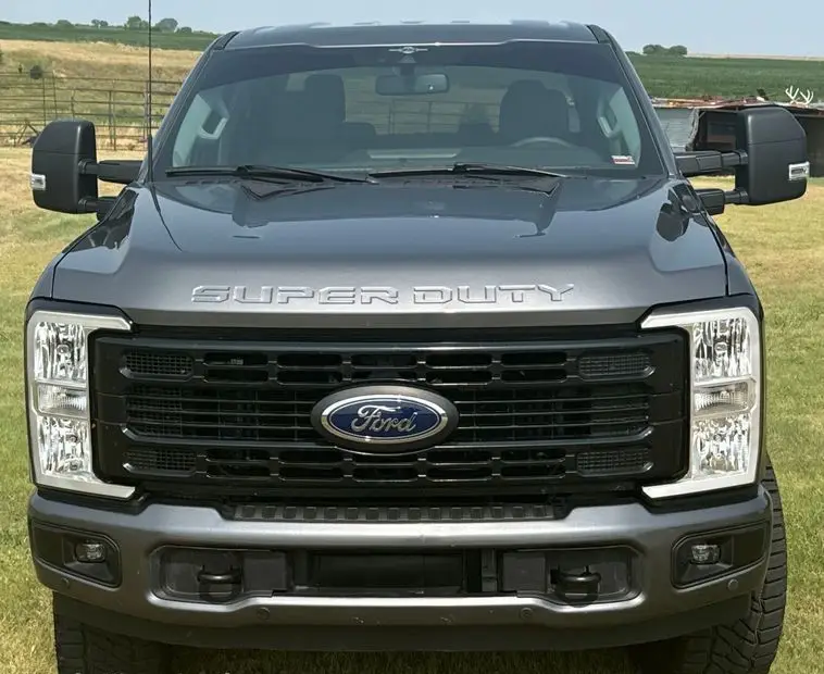 2023 Ford F250 Super Duty XLT photo 2