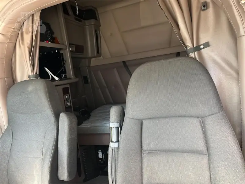 2023 PETERBILT 389 photo 25