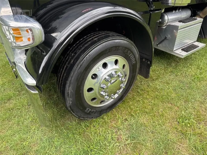 2023 PETERBILT 389 photo 15