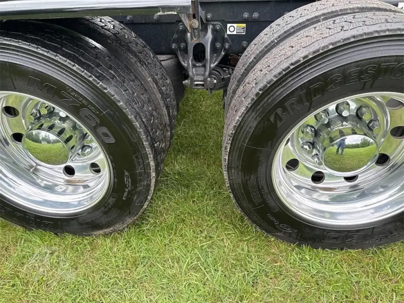 2023 PETERBILT 389 photo 21