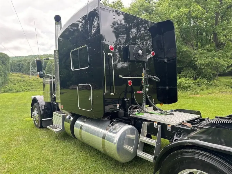 2023 PETERBILT 389 photo 13
